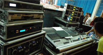 福田区专业舞台灯光音响租赁服务 一站式解决户外路演与室内演出设备需求