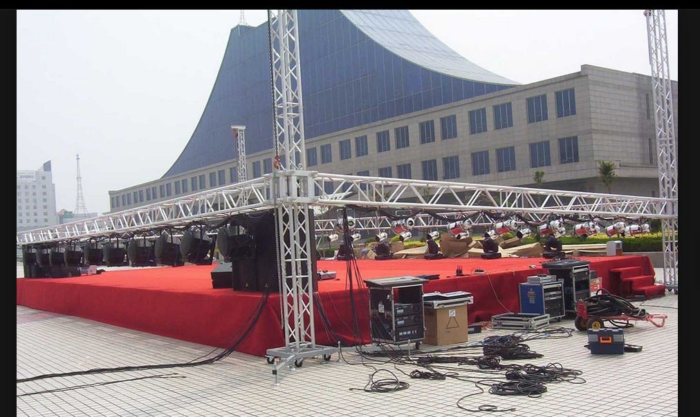 婚庆舞台桁架帐篷 现代庆典中的广告机械与舞台设备融合
